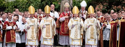 Після свячень нових єпископів у семінарії в Еконі