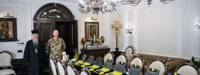 Митрополит Епіфаній передав портативні дефібрилятори захисникам Батьківщини