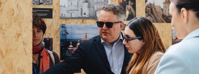 "Путін хотів поцілити дроном в Ісуса Христа": блогерка і прихильниця Трампа побувала у лаврі
