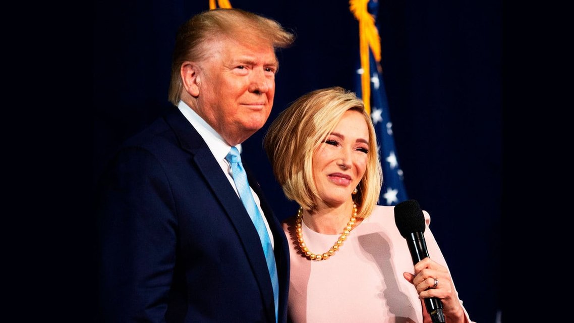 Жінка-пастор на посаді духовного радника Д. Трампа та глави офісу в Білому домі - фото 147131