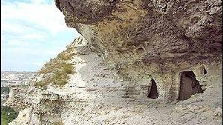 Печерна церква на Загайтанській скелі в м. Інкерман - фото 1