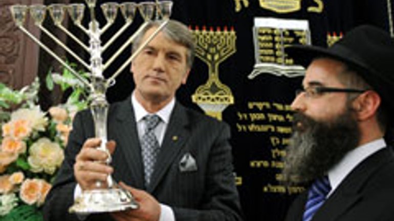 Viktor Yushchenko Participates in Celebration of Jewish Hanukkah - фото 1