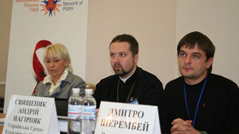 Церкви и религиозные организации Украины вместе с активистами общественных организаций объединяют усилия в борьбе с ВИЧ/СПИД - фото 1