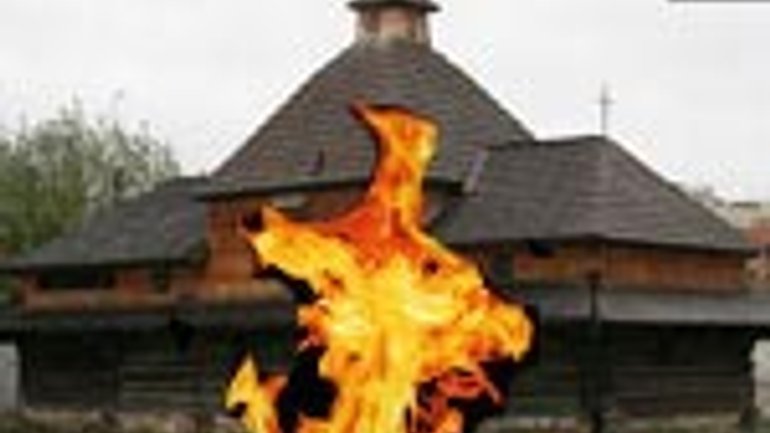 Во Львовской области горел костел XIV-XV вв - фото 1
