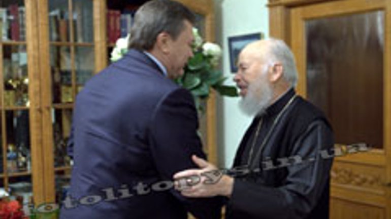 Предстоятель Української Православної Церкви привітав Віктора Януковича з обранням Президентом України - фото 1