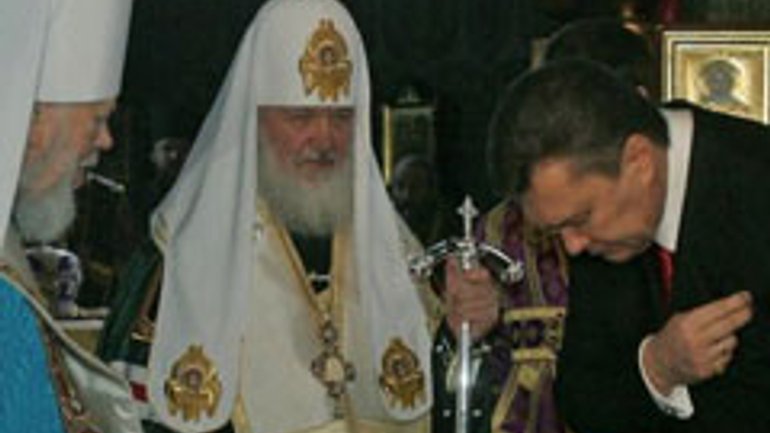 В БЮТ увидели зловещий знак в благословении Януковича Патриархом Кириллом - фото 1