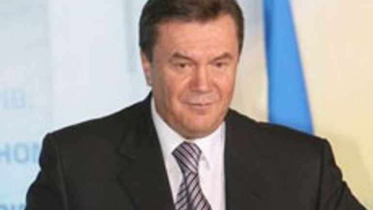 В.Янукович поздравил Вселенского Патриарха с днем рождения - фото 1