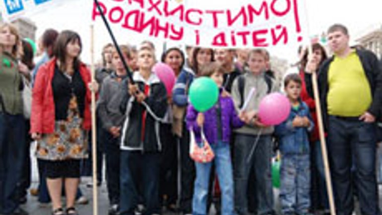 Президенту України запропонували легалізувати гомосексуалізм – Церкви категорично проти - фото 1