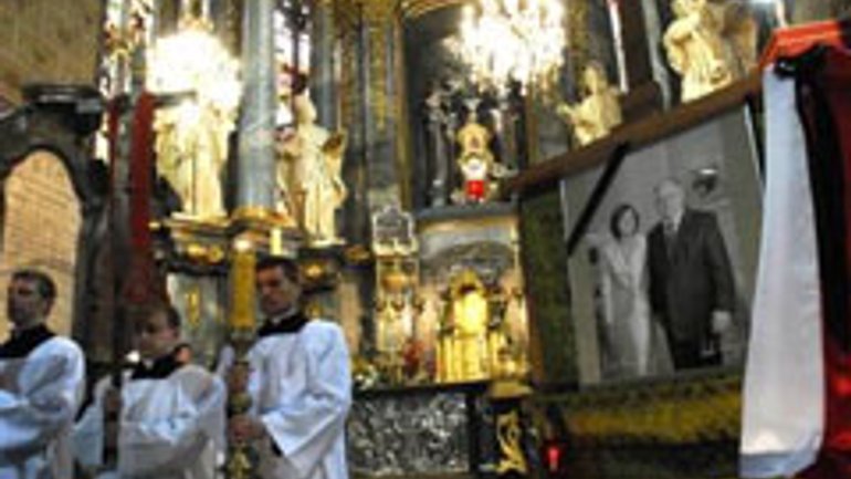 У Львівських храмах відбулися поминальні богослужіння за жертви авіакатастрофи під Смоленськом - фото 1