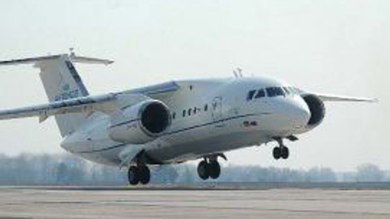 Освячено перший серійний літак українського виробництва АН-148 - фото 1