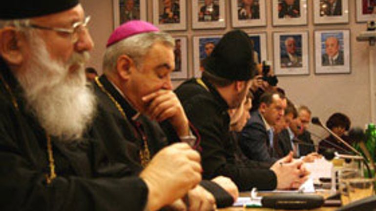 Всеукраїнська Рада Церков і релігійних організацій закликала В.Януковича не допустити підтримки резолюції ПАРЄ про геїв - фото 1