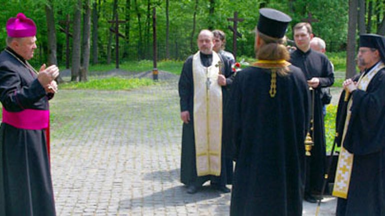 Экуменическую молитву в Харькове в 65 годовщину окончания войны возглавили епископы УАПЦ и РКЦ - фото 1