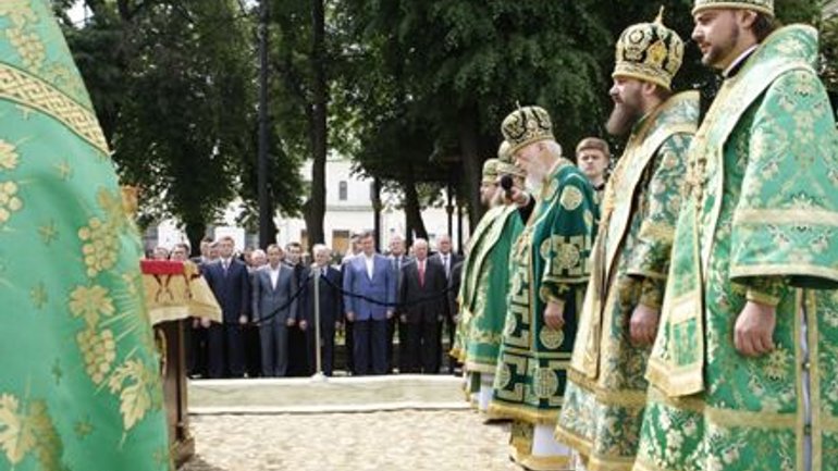 Що Янукович шепнув на вухо Митрополиту Володимиру? (фоторепортаж) - фото 1