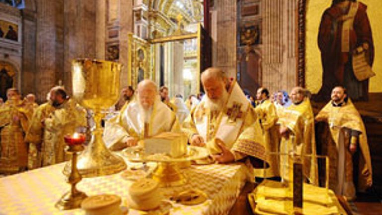 Делегація єпископів УПЦ співслужила з Патріархами Константинопольським та Московським - фото 1