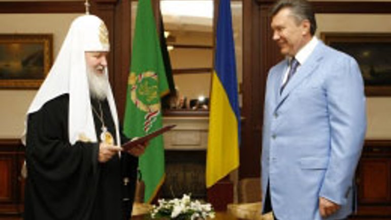 Патриарх Кирилл наградил В. Януковича высшей наградой РПЦ - фото 1