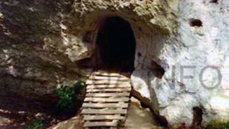 Поблизу Антонієвих печер у Чернігові археологи виявили залишки мосту 17 ст. - фото 1