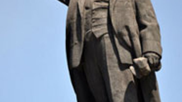 Статую Леніна в Ужгороді переплавлять на єпископа - фото 1