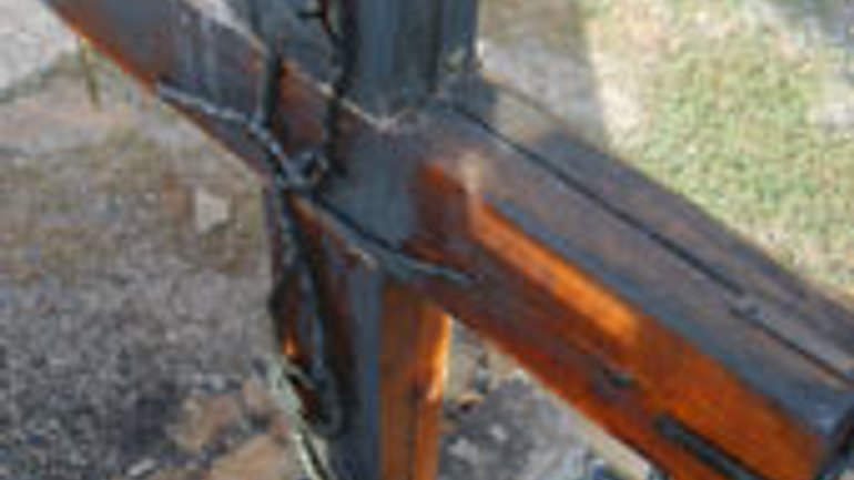 Біля храму УГКЦ на Донеччині підпалили хрест - фото 1