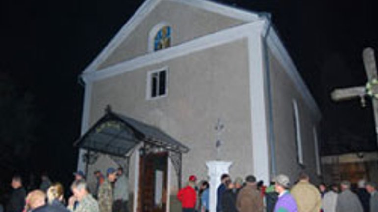 Во время пожара в 164-летнем храме на Тернопольщине спасли грамоту с подписью Митрополита Шептицкого - фото 1