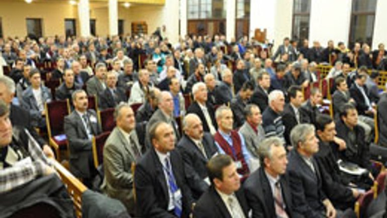 В Киеве проходит Всеукраинская баптистская пастырская конференция - фото 1