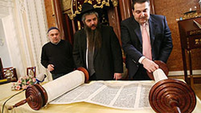 Рішення КМДА передати сувої Тори у власність київської синагоги буде оскаржено Держкомархівом - фото 1