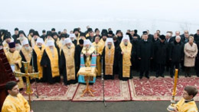 Иерархия УПЦ и власти Украины на Владимирской горке поблагодарили Бога за прошедший год и просили благословения на год грядущий - фото 1