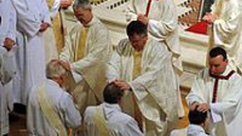 Ватикан официально учредил ординариат для англикан, переходящих в Католическую Церковь - фото 1