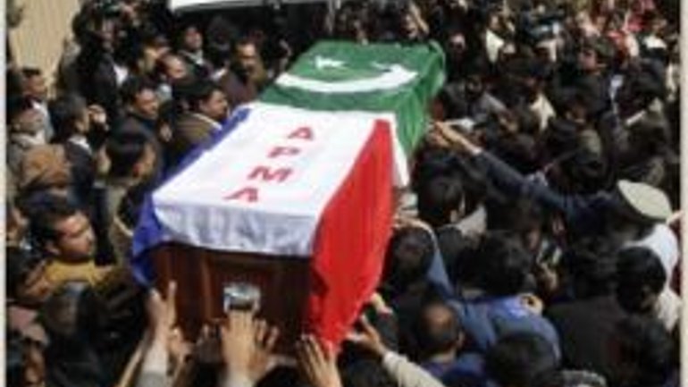 Тисячі християн Пакистану попрощалися з убитим міністром-католиком - фото 1