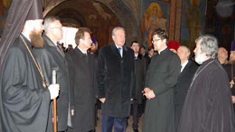Представители власти посетили Свято-Кирилловский храм УПЦ и ознакомились с его историей - фото 1