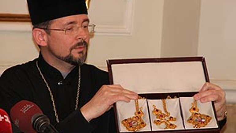 Колишній Глава УГКЦ передав новообраному відзнаки Верховного Архиєпископа УГКЦ - фото 1