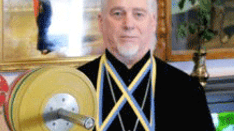 63-летний священник выиграл чемпионат Украины по пауэрлифтингу - фото 1
