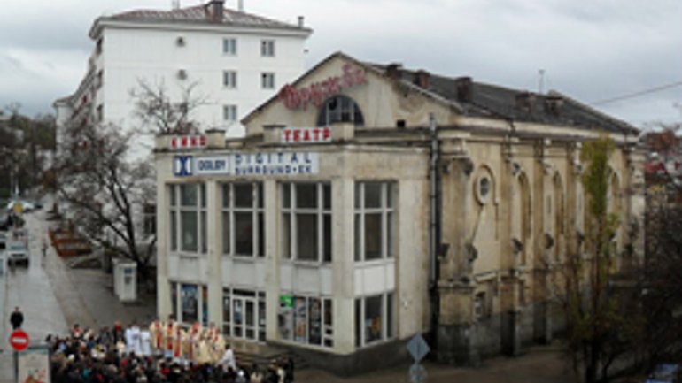 Здание костела в Севастополе опять передали объединению "Киномир" - фото 1