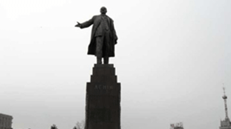 У Харкові хочуть прикрити пам'ятник Леніну, щоб не заважав звертатися Патріарху Кирилу до пастви - фото 1