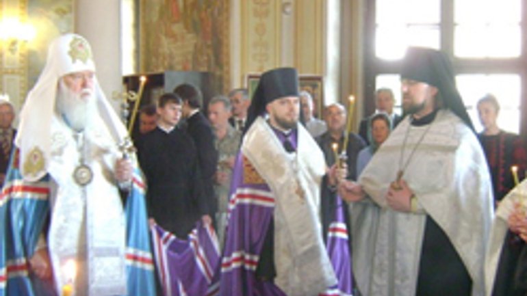Head and Clergy of Kyivan Patriarchate Conduct Memorial Service for Taras Shevchenko - фото 1