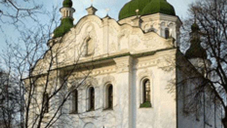 Группа прихожан под руководством главы СПБУ В. Лукияника начала захват помещений Кирилловской церкви в Киеве - фото 1