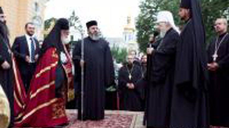 Предстоятель УПЦ зустрів Патріарха-Католікоса всієї Грузії Іллю ІІ в Києво-Печерській Лаврі - фото 1