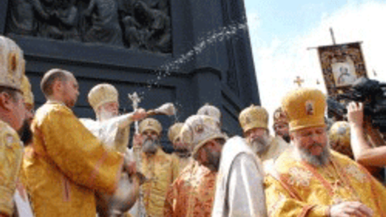 Верующие УПЦ КП крестным ходом и молитвами отметили Праздник Крещения Руси-Украины - фото 1