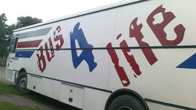 Финский христианский автобус «Bus4life» 4 суток держали на границе, прежде чем разрешили въезд в Украину - фото 1