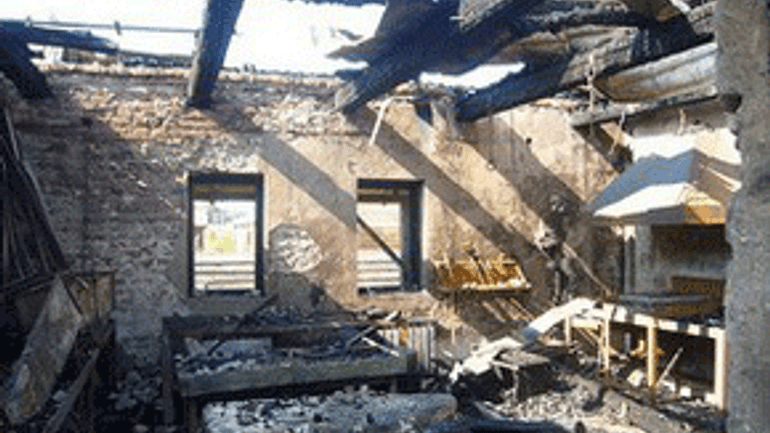 Під час пожежі і вибуху поблизу Івано-Франківська дивом уціліла Біблія - фото 1