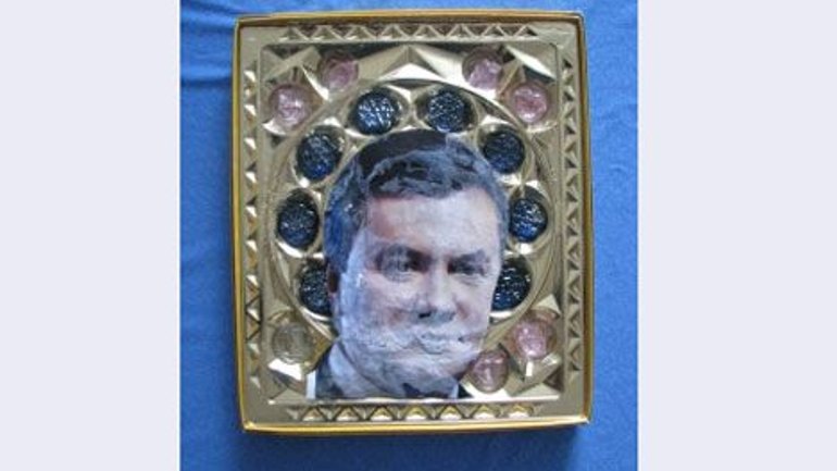 «Икона Виктора Януковича» покрылась плесенью - фото 1