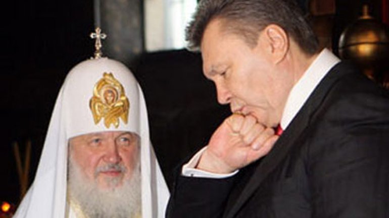 В.Янукович поздравил Патриарха Московского Кирилла с днем рождения - фото 1