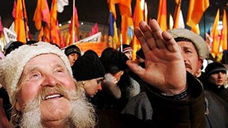 У сьому річницю Дня свободи українці знову опинилися перед викликом і виходять на Майдан - фото 1