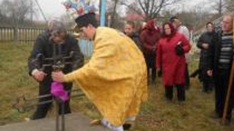 Волынская семья 70 лет хранила крест сгоревшей церкви - фото 1