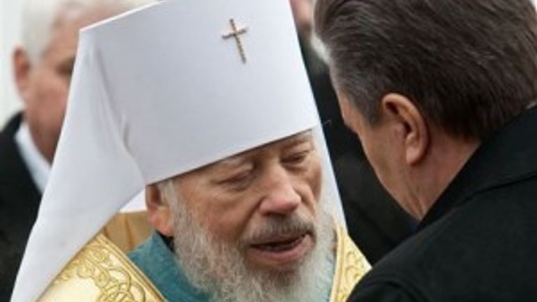 В. Янукович пожелал Митрополиту Владимиру скорейшего выздоровления - фото 1