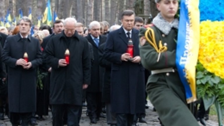 Впервые все Президенты независимой Украины вместе почтили память жертв Голодоморов - фото 1