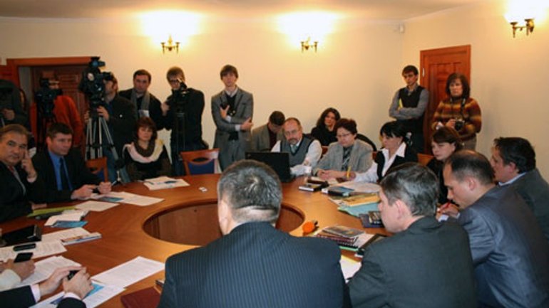 Привести образовательный стандарт в соответствие с Конституцией призывают участники круглого стола в МОНмолодспорт - фото 1