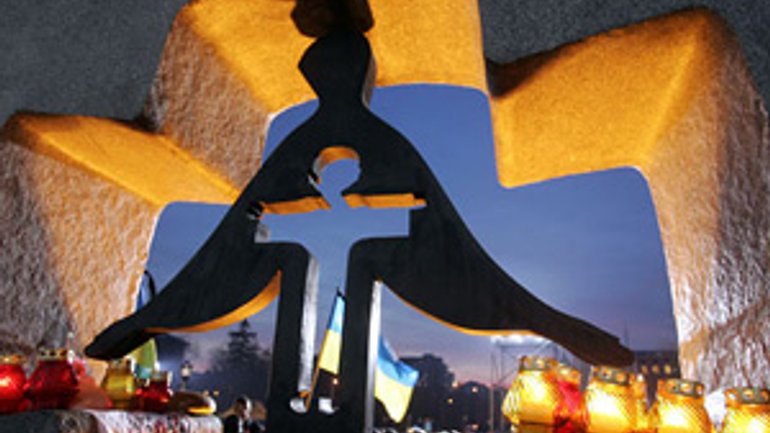 В городах Украины почтили память жертв Голодомора - фото 1