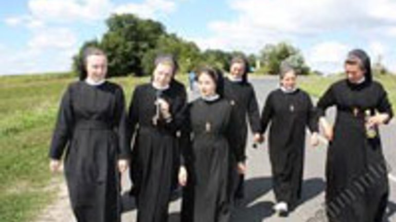 Столітній ювілей Згромадження Пресвятої родини монахині УГКЦ відзначили у Зарваниці - фото 1