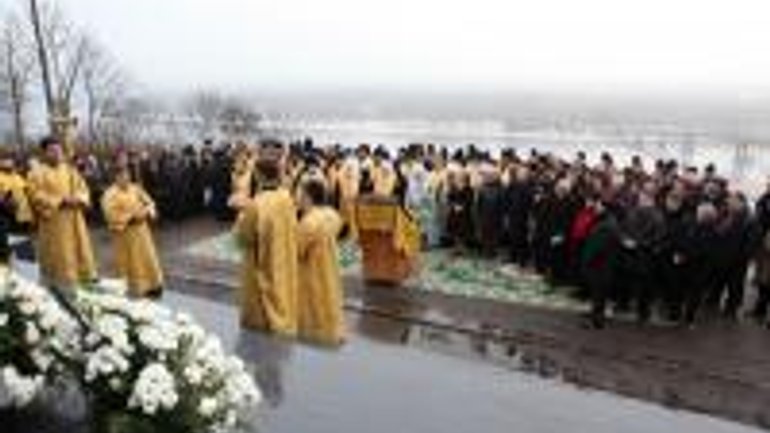 На Владимирской горке УПЦ и власть помолились за Украинское государство - фото 1