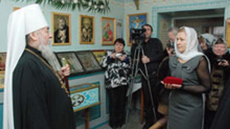Духовенство УПЦ (МП) освятило анонимный «пункт приема» грудничков - фото 1